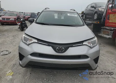 2018 Toyota Rav4 Le z USA, uszkodzony, nr VIN JTMBFREV8JJ243812
